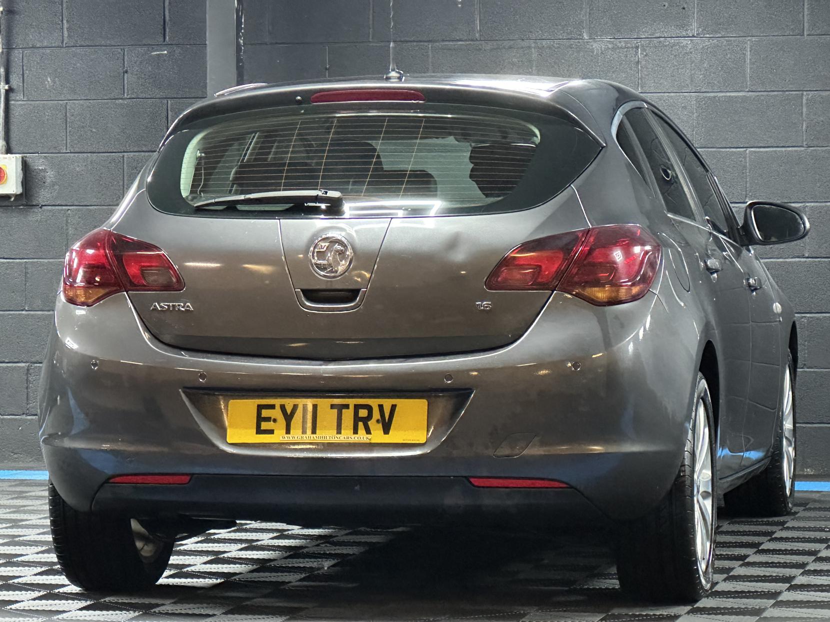 Vauxhall Astra 1.6 16v Elite Hatchback 5dr Petrol Easytronic Euro 5 (115 ps)