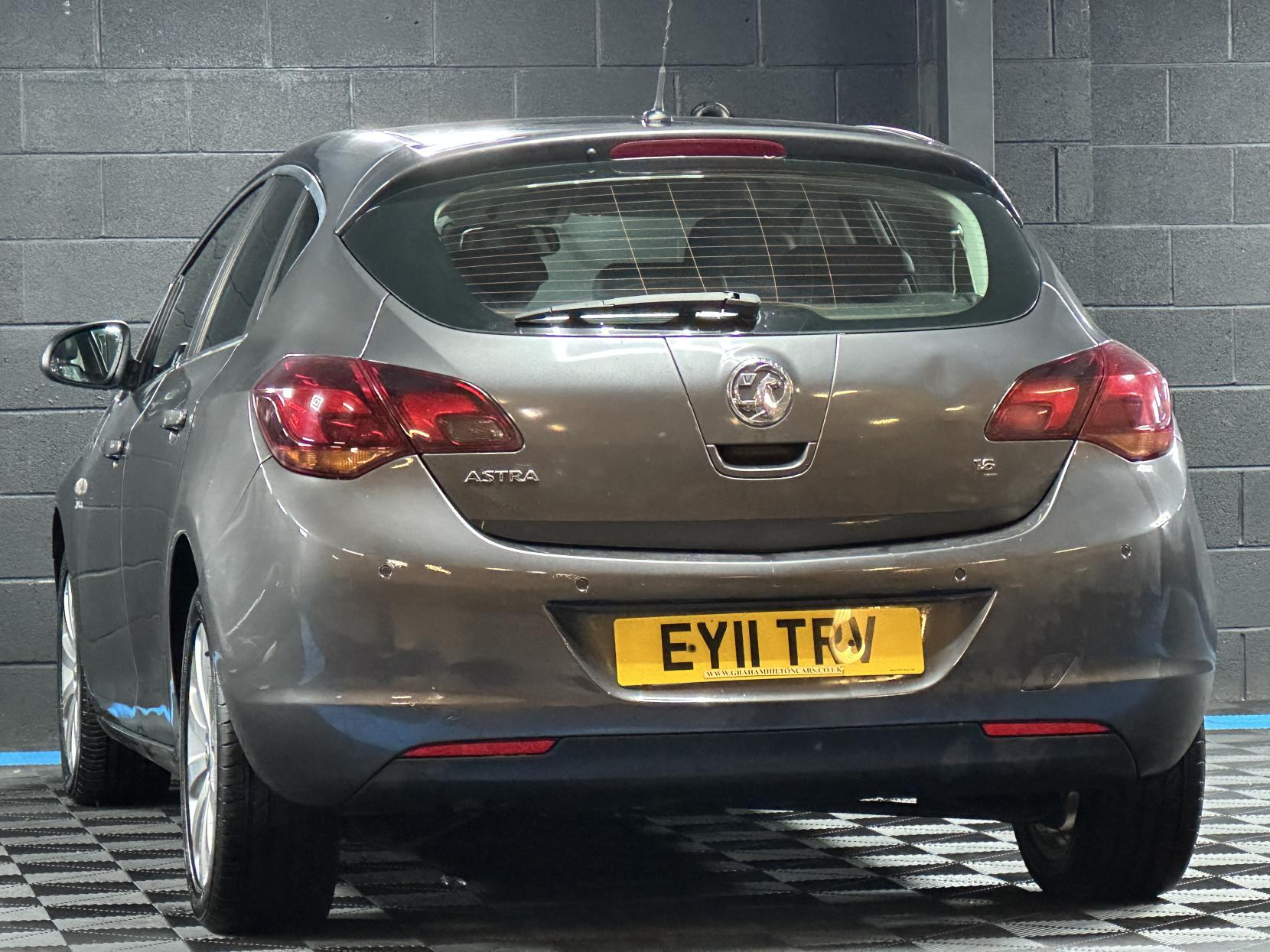 Vauxhall Astra 1.6 16v Elite Hatchback 5dr Petrol Easytronic Euro 5 (115 ps)